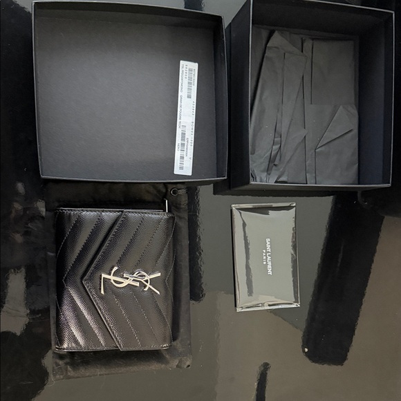 Saint Laurent Black Quilted wallet - Picture 6 of 7